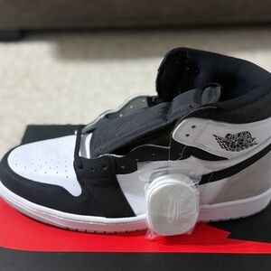 Nike Air Jordan 1 Retro OG Black and White (Bleached Coral)